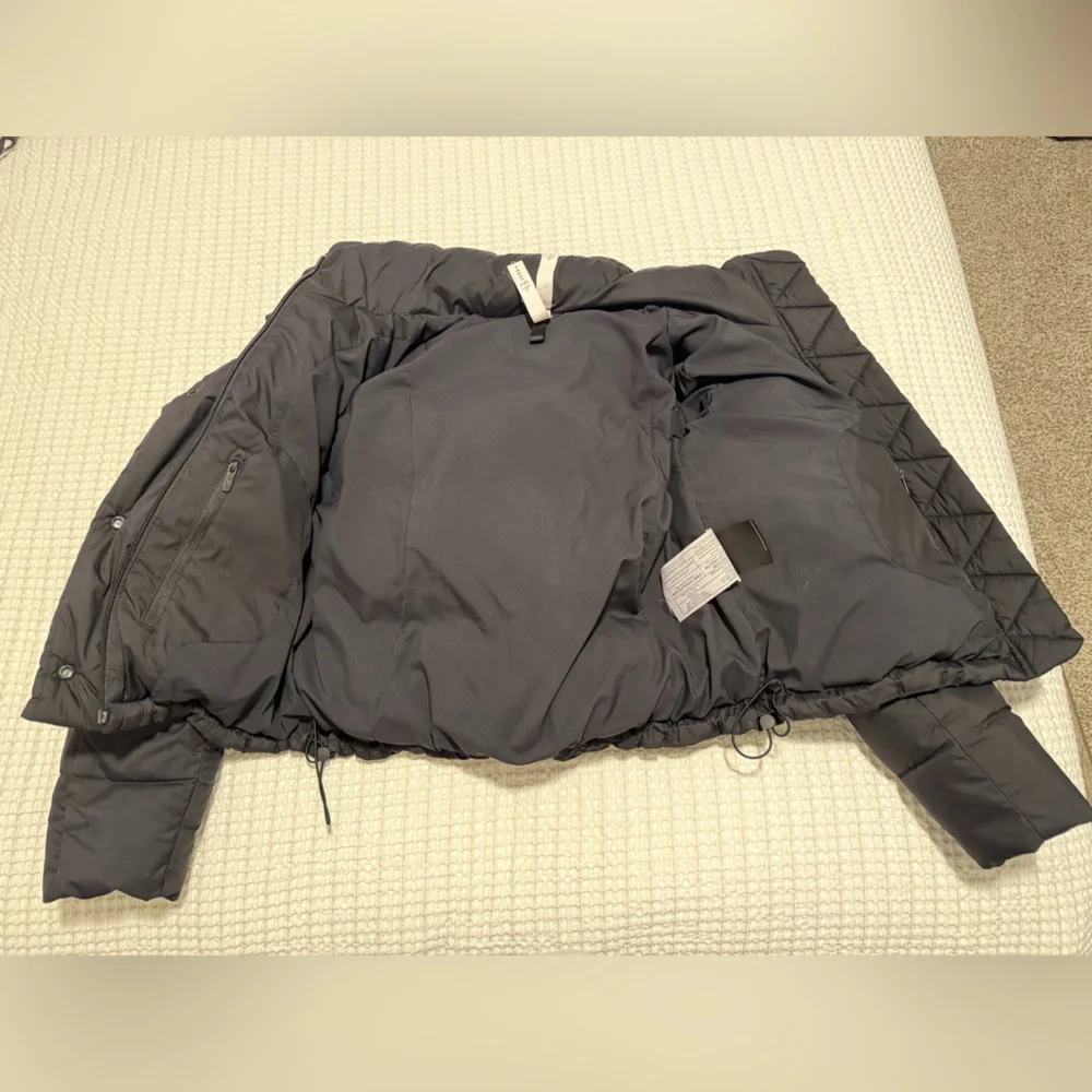 Women's lululemon Black Puffer Jacket - Picture 3 of 9
